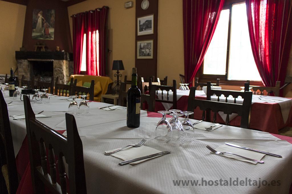 Hostal Del Tajo Peralejos de las Truchas Bagian luar foto