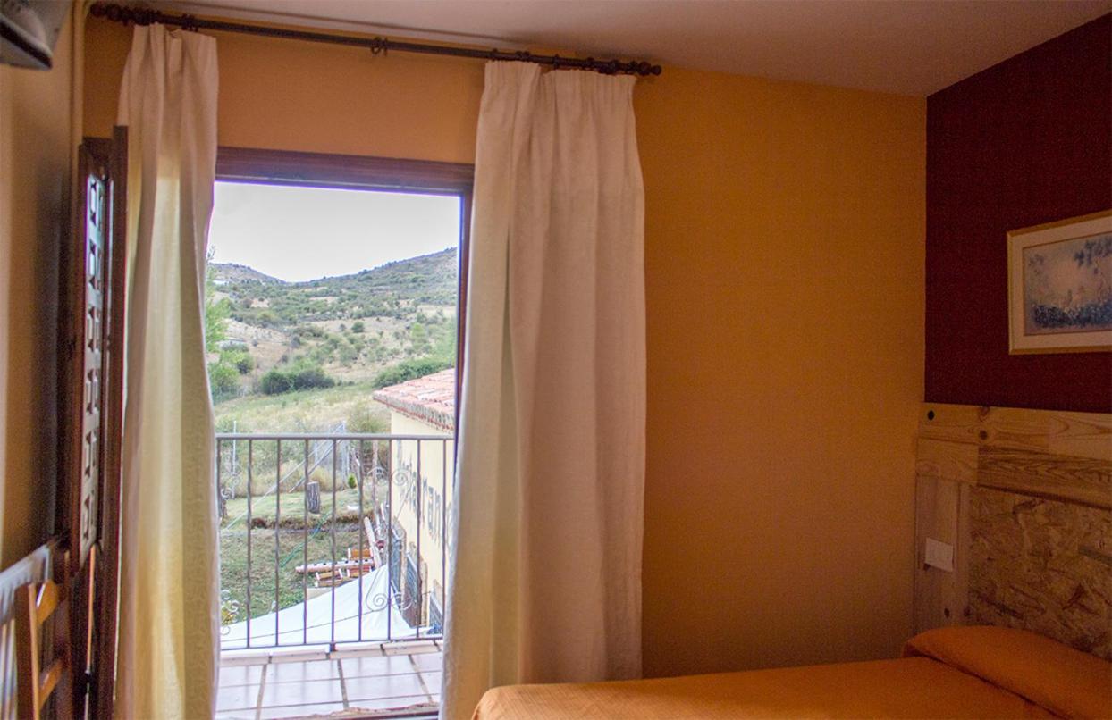 Hostal Del Tajo Peralejos de las Truchas Bagian luar foto
