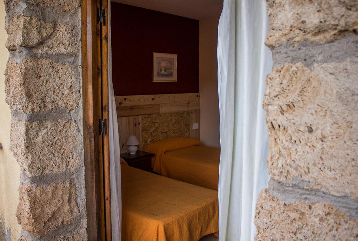 Hostal Del Tajo Peralejos de las Truchas Bagian luar foto